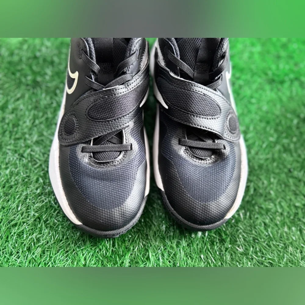 Nike Team Hustle D 11 Black White (GS) Size‎ 3.5Y